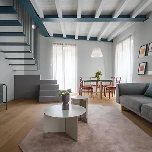 https://bluemoon-apartments-rr.it-lombardy.com